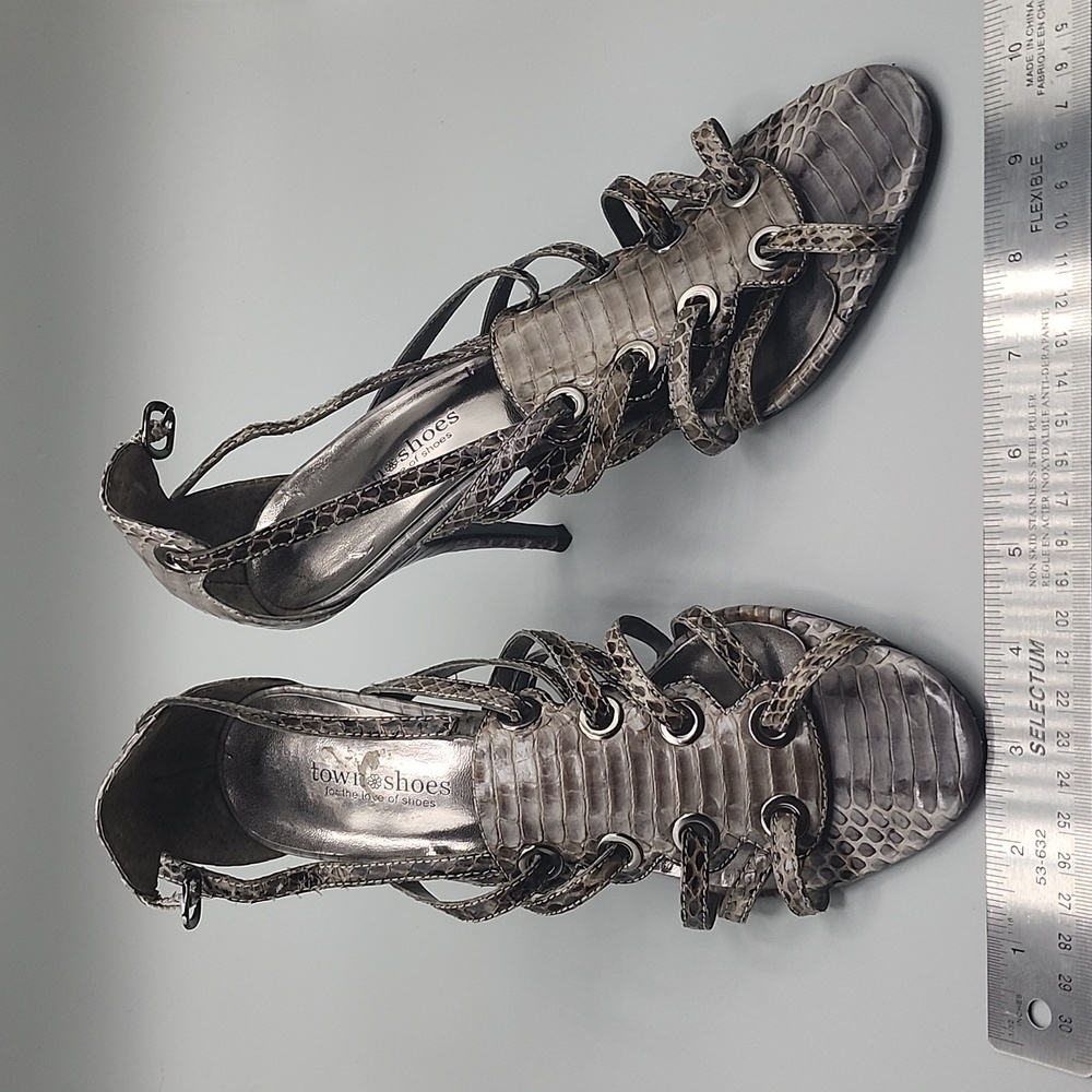 Town Shoes Snakeskin Print Leather Strappy Peep Toe Heels. Size 10/41